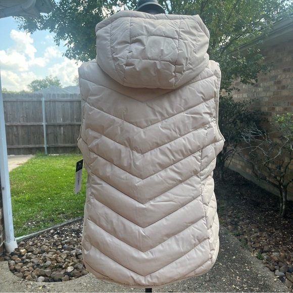 NWT RALPH LAUREN 
Hooded Stretch Puffer Vest Birch Tan Sz L - Picture 3 of 8